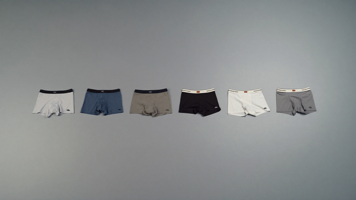 Boxers homme de différentes coupes, posés côte à côte