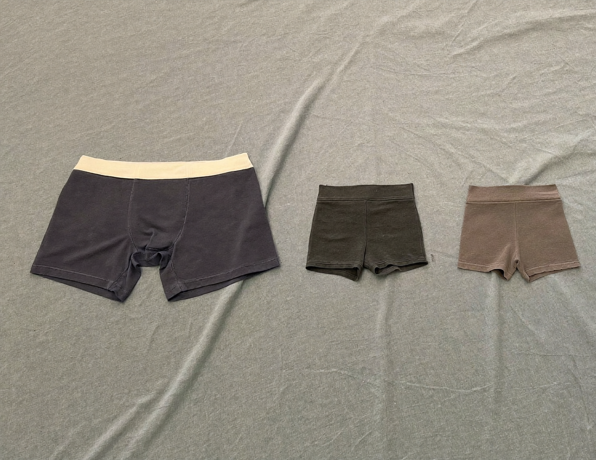Trois boxers de coupes différentes posés côte à côte